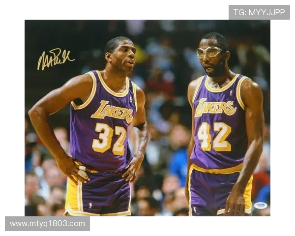 魔术师约翰逊传奇人生与篮球时代巨星荣耀的辉煌征程